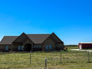 Foreclosed Home - 163 PRIVATE ROAD 107, 76627