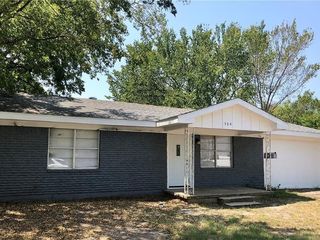 Foreclosed Home - 504 W ANGELINE ST, 76642