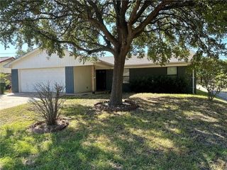 Foreclosed Home - 919 ROSEDALE DR, 76643