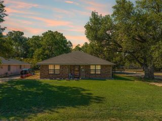 Foreclosed Home - 200 CORSICANA ST, 76645