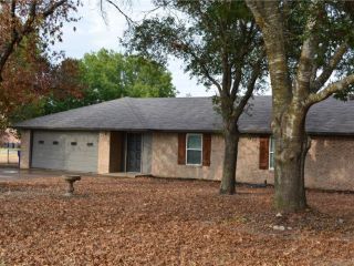 Foreclosed Home - 901 N HOUSTON ST, 76655
