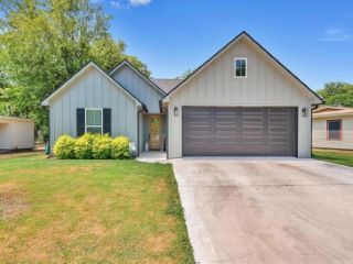 Foreclosed Home - List 100847396