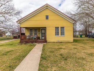 Foreclosed Home - 905 E MCLENNAN AVE, 76664