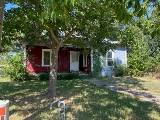 Foreclosed Home - 804 S PEARL ST, 76664