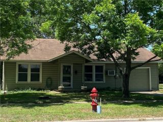 Foreclosed Home - 516 S MCKINNEY ST, 76667