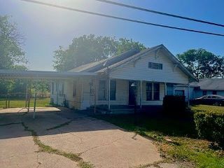 Foreclosed Home - 300 S DENTON ST, 76667