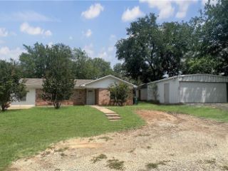 Foreclosed Home - 705 S 4TH ST, 76689