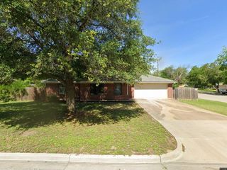 Foreclosed Home - 613 N DAVIS ST, 76691