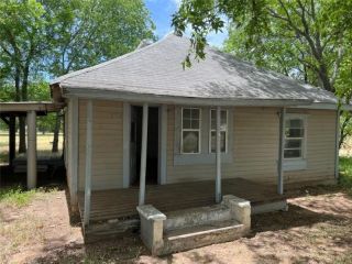 Foreclosed Home - 309 N GUADALUPE ST, 76692