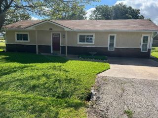 Foreclosed Home - 700 N ANGELINA ST, 76692