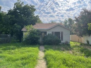Foreclosed Home - 1017 MAXFIELD ST, 76705