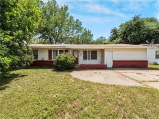 Foreclosed Home - 2725 S 25TH ST, 76706