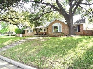 Foreclosed Home - 2200 WOODED ACRES DR, 76710