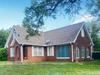 Foreclosed Home - 1100 W WALNUT ST, 76834