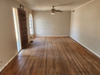 Foreclosed Home - 423 E 26TH ST, 76903