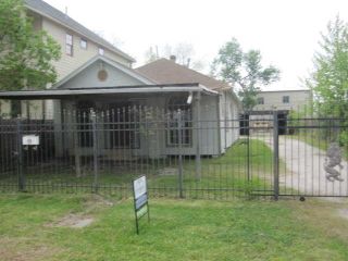 Foreclosed Home - 211 W 25TH ST, 77008