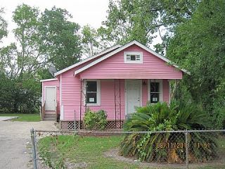 Foreclosed Home - 924 E 40TH ST, 77022