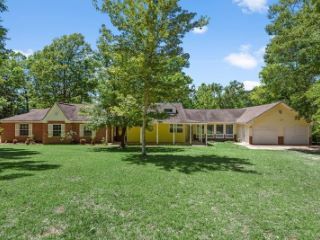 Foreclosed Home - 173 W GEORGE JONES RD, 77351