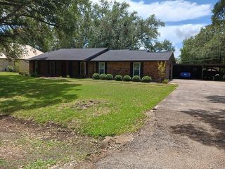 Foreclosed Home - 211 W BRONCO BEND ST, 77515