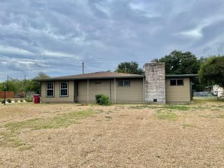 Foreclosed Home - 1607 W BROAD ST, 77541