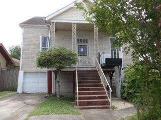 Foreclosed Home - 3329 Avenue O, 77550