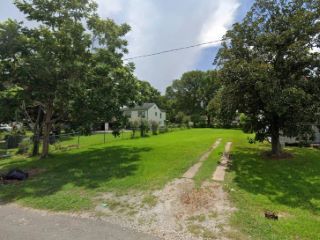 Foreclosed Home - 2415 GREEN AVE, 77642