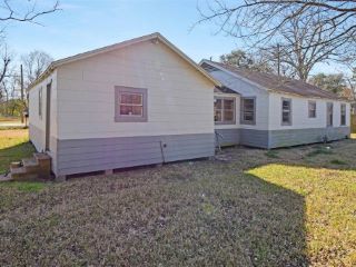 Foreclosed Home - 1450 W HIGHLAND DR, 77705