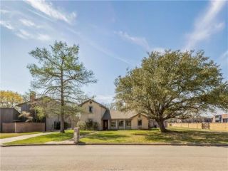 Foreclosed Home - 1800 SHADOWWOOD DR, 77840