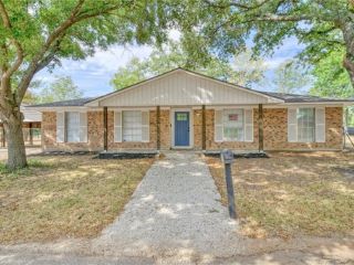 Foreclosed Home - 102 S PANAMA ST, 77864
