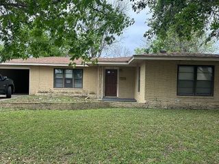 Foreclosed Home - 708 E AIRLINE RD, 77901