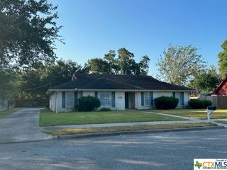 Foreclosed Home - 202 ROSEWOOD DR, 77901