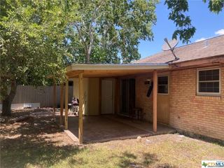Foreclosed Home - 1701 BEXAR AVE, 77901