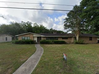 Foreclosed Home - 511 W JOHNSON ST, 77954