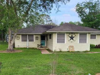 Foreclosed Home - 1201 S 3RD ST, 77962