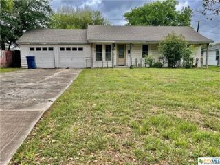 Foreclosed Home - 111 BOWIE ST, 77979
