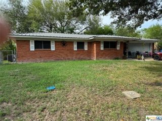 Foreclosed Home - 2215 MCPHERSON DR, 77979