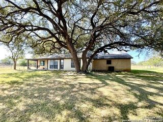 Foreclosed Home - 198 PRIVATE ROAD 7730, 78016