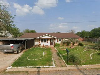 Foreclosed Home - 303 S DARLINGTON ST, 78017