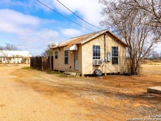 Foreclosed Home - 124 W FRIO ST, 78017