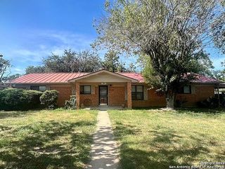 Foreclosed Home - 1204 W GOODWIN ST, 78064