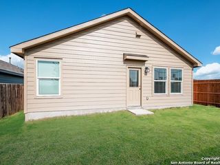 Foreclosed Home - 112 COWBOY RDG, 78064
