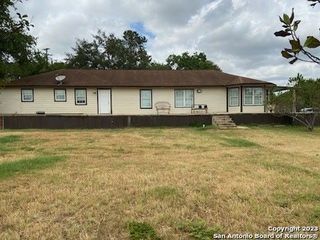 Foreclosed Home - 22818 HIGHWAY 16 S, 78073