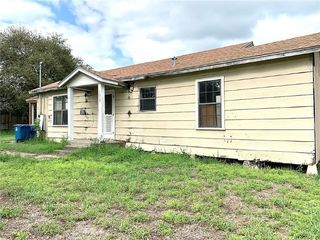 Foreclosed Home - 1610 N AVENUE D, 78102