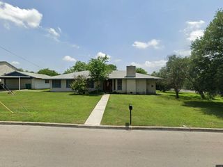 Foreclosed Home - 110 AVENUE G, 78109