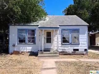 Foreclosed Home - 611 E MAYFIELD ST, 78118