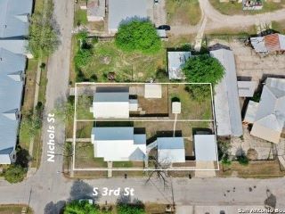 Foreclosed Home - 303 S 3RD ST, 78119