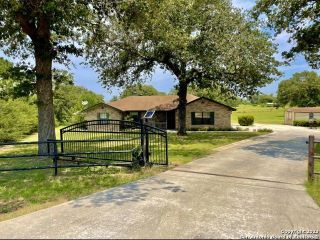 Foreclosed Home - 1101 COUNTRY VIEW DR, 78121