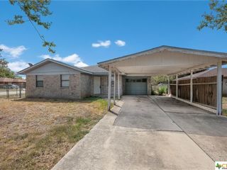 Foreclosed Home - 300 MEADOW DR, 78124