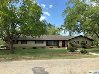 Foreclosed Home - 1000 E 4TH ST, 78140