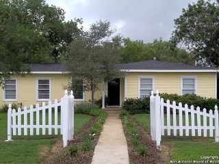 Foreclosed Home - 112 LIVE OAK ST, 78147